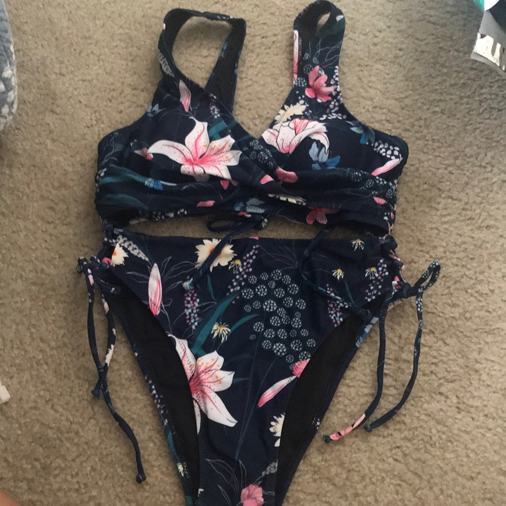 Beachsissi floral bikini size medium